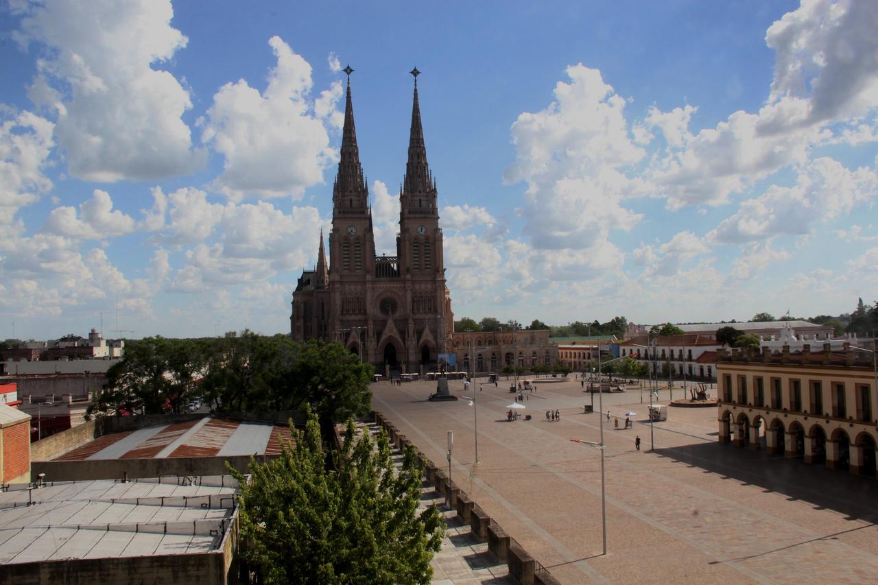 Real Hotel Lujan ภายนอก รูปภาพ