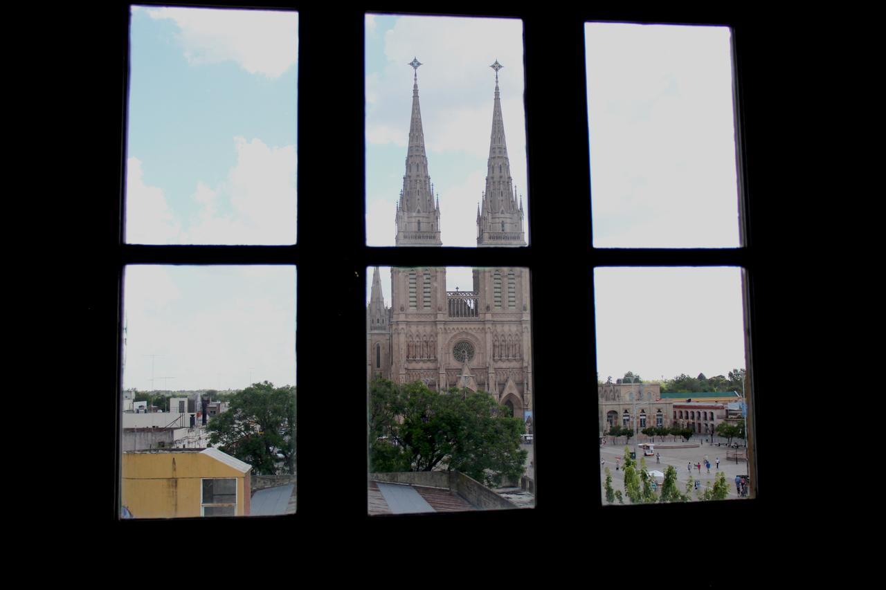 Real Hotel Lujan ภายนอก รูปภาพ