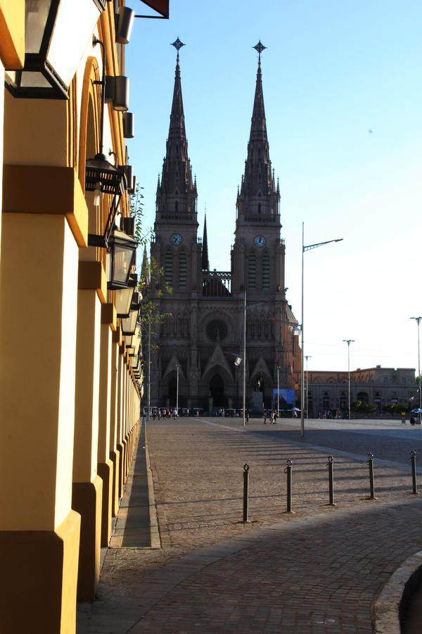 Real Hotel Lujan ภายนอก รูปภาพ