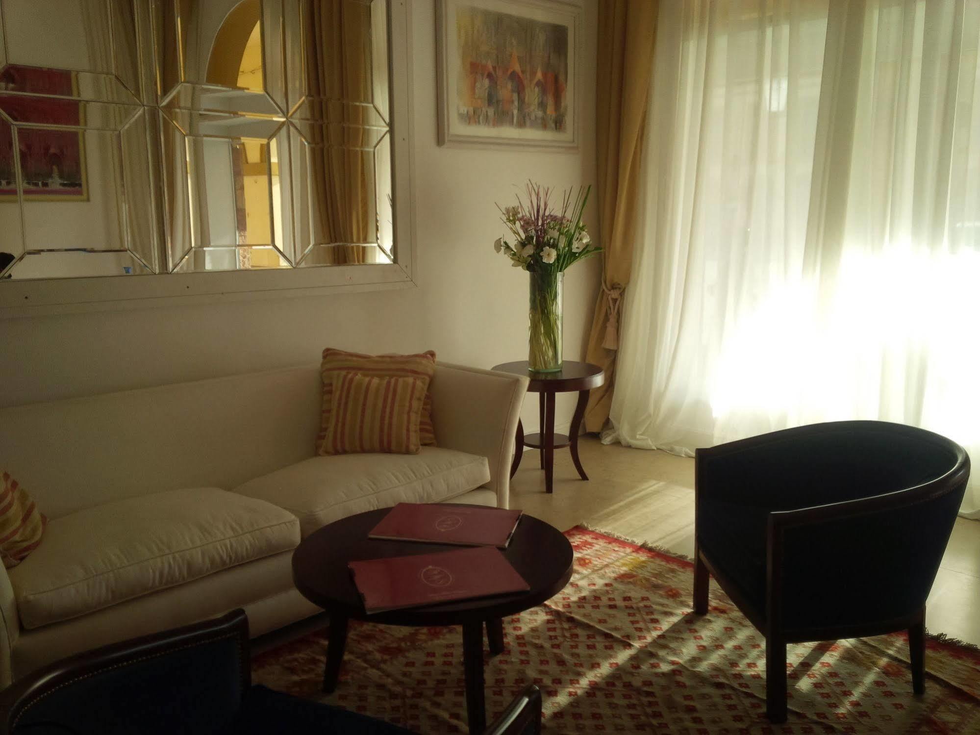 Real Hotel Lujan ภายนอก รูปภาพ