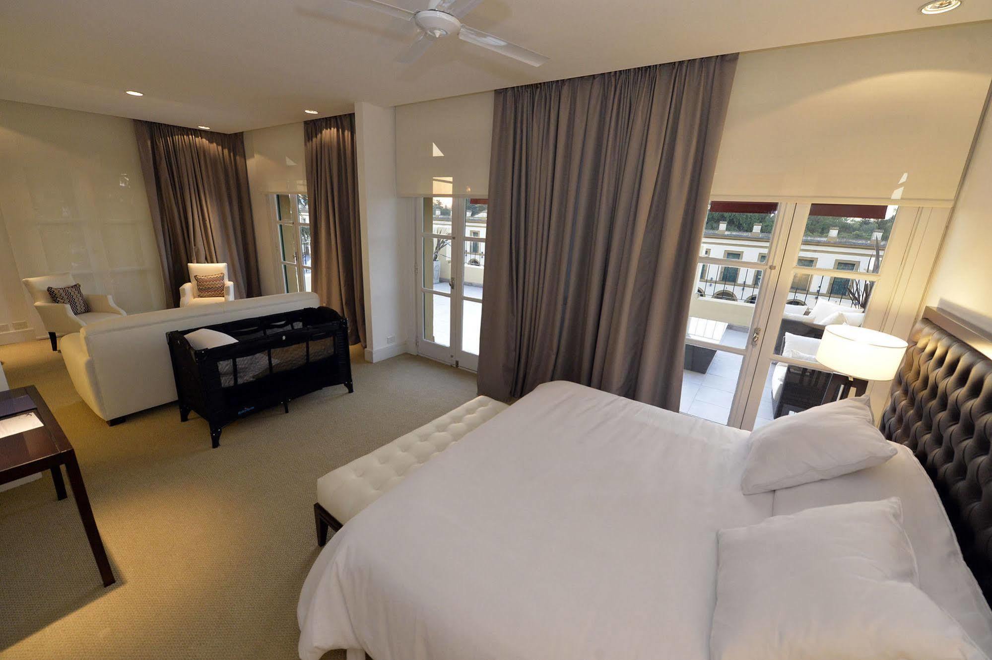 Real Hotel Lujan ภายนอก รูปภาพ